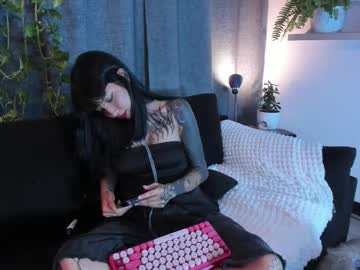 See Misticred online Now @ fapping.uk