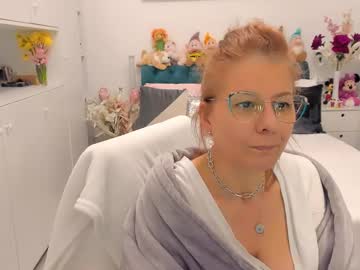 See Prettyblackeyes online Now @ fapping.uk