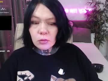 See Qwerty_annie online Now @ fapping.uk