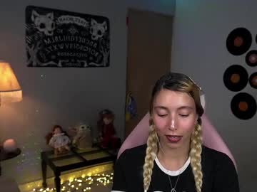 See Saucy_jenn1 online Now @ fapping.uk